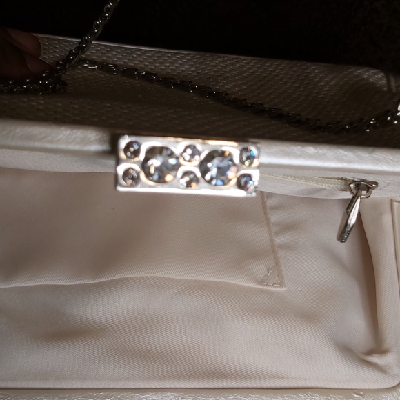 💢SOLD💢Vintage purse . beige long and shorter chain straps - Picture 10 of 13